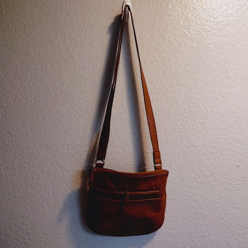 Fossil Brown Leather Crossbody Pebble Bag - Picture 2 of 16